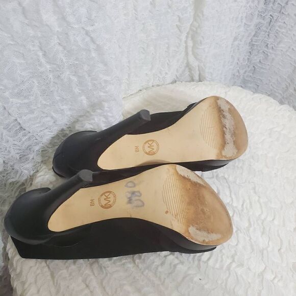 Michael Kors Isabella Suede Buckle Bootie Size 8M - Picture 8 of 10
